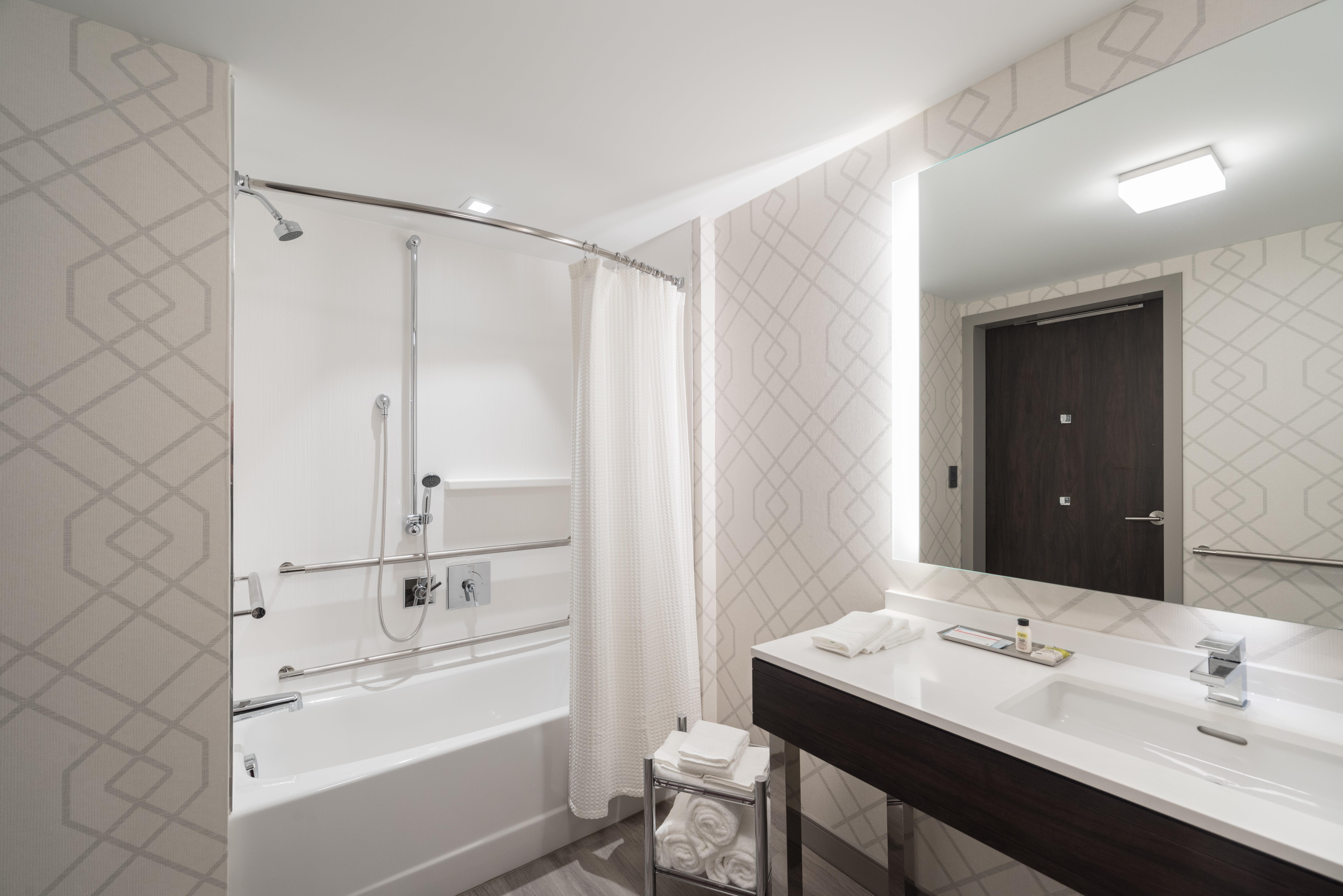 Holiday Inn Boston Logan Airport - Chelsea By Ihg Екстер'єр фото
