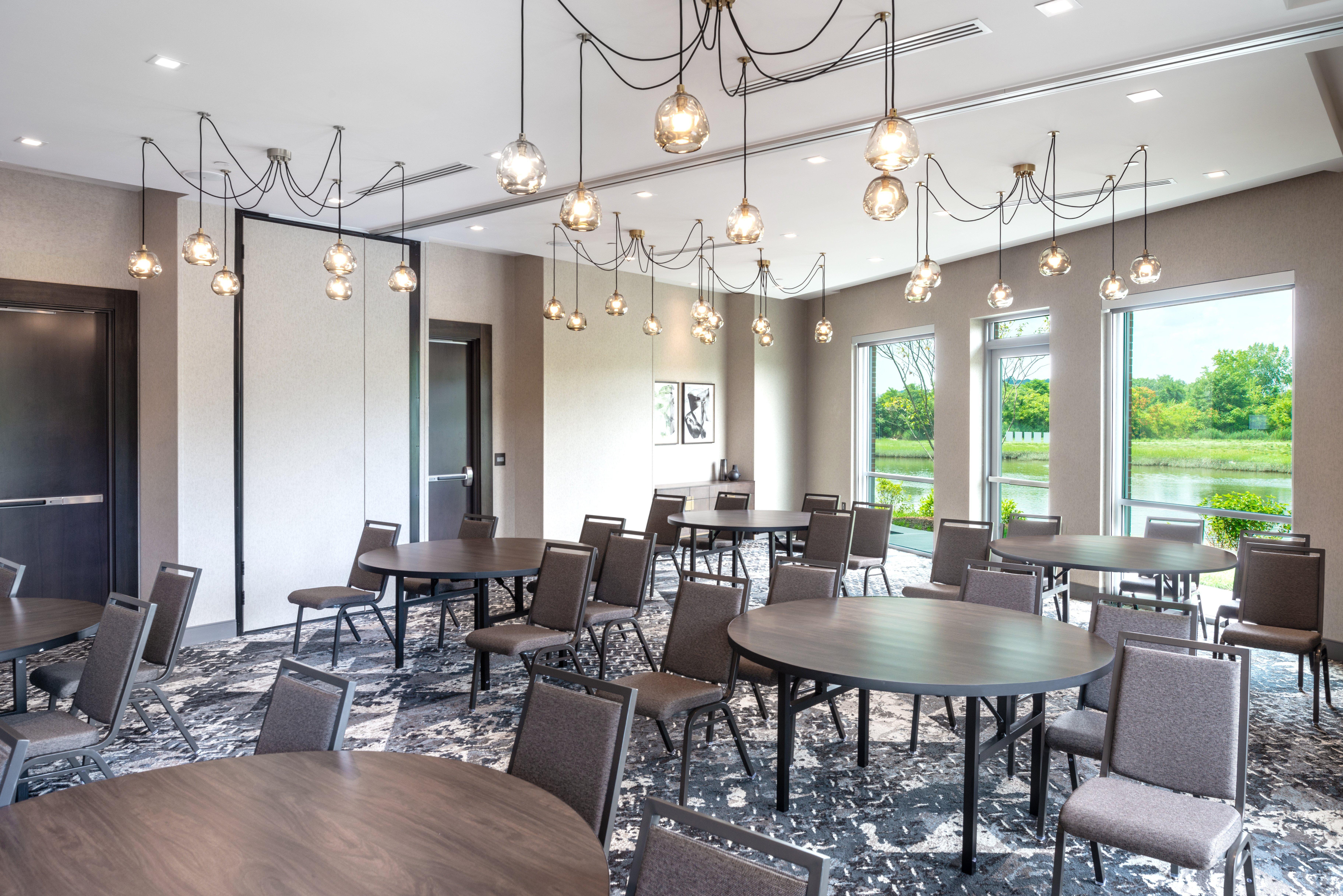 Holiday Inn Boston Logan Airport - Chelsea By Ihg Екстер'єр фото